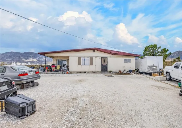 Photo 3 of Single family home for sale at 32787 Jagadon, Lucerne Valley, CA 92356 | MLS# IV26154942 | Listing updated on 2026-09-01