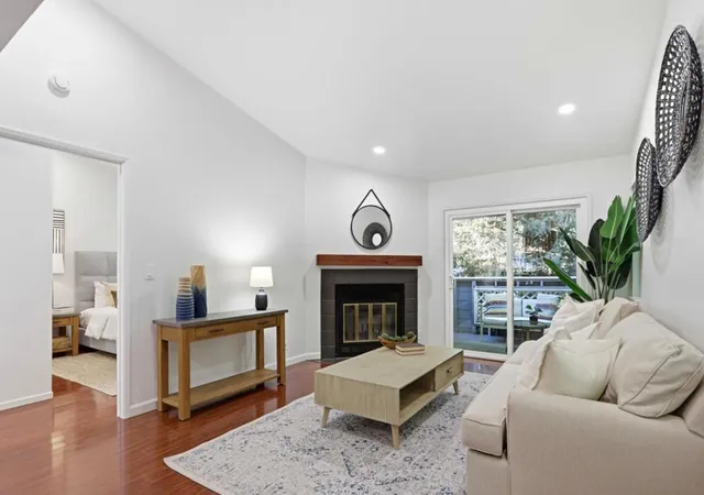 Listing Photo 2 - Condo for sale in building located at 1547 Four Oaks Cir, San Jose, CA 95131