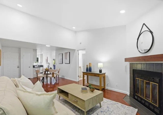 Listing Photo 3 - Condo for sale in building located at 1547 Four Oaks Cir, San Jose, CA 95131