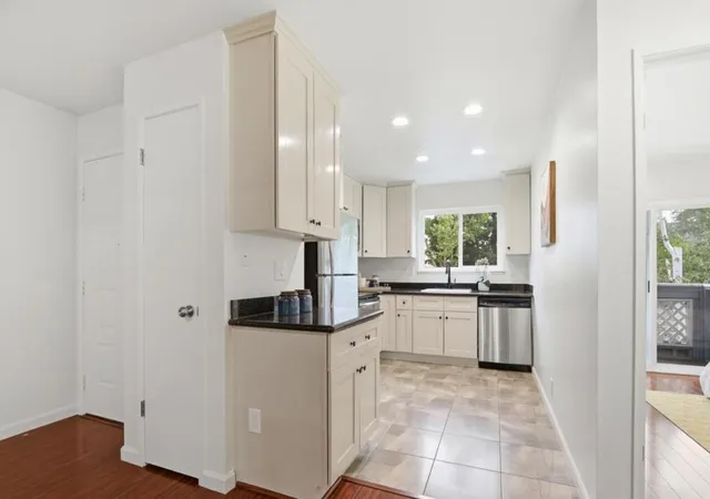 Listing Photo 5 - Condo for sale in building located at 1547 Four Oaks Cir, San Jose, CA 95131