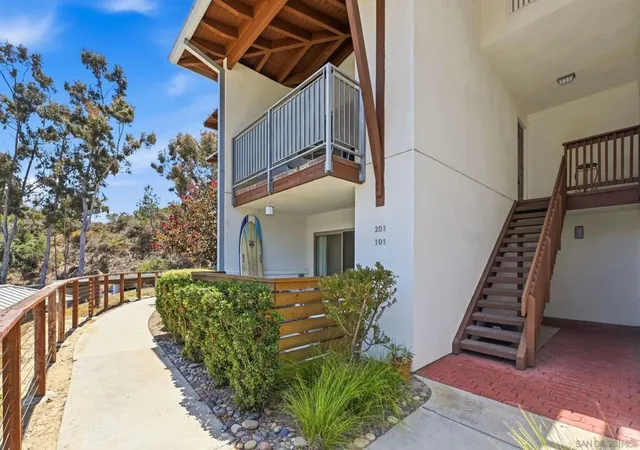 Listing Photo 2 - Condo for sale in building located at 1740 El Camino Real, Encinitas, CA 92024 - Unit #J 201