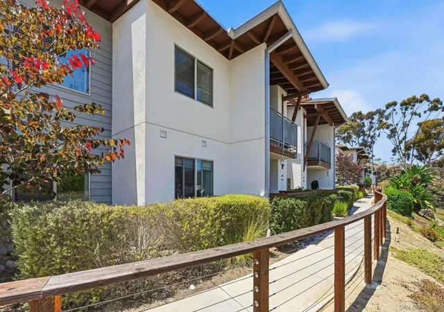 Listing Photo 3 - Condo for sale in building located at 1740 El Camino Real, Encinitas, CA 92024 - Unit #J 201