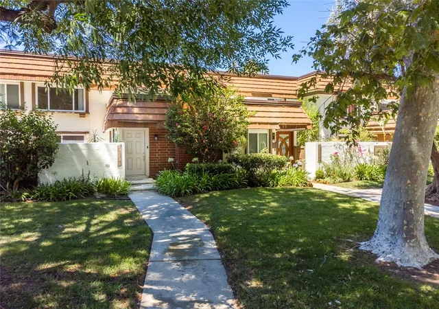Photo 3 of Townhouse for sale at 22170 James Alan #3, Chatsworth, CA 91311 | MLS# SR26156208 | Listing updated on 2026-09-26