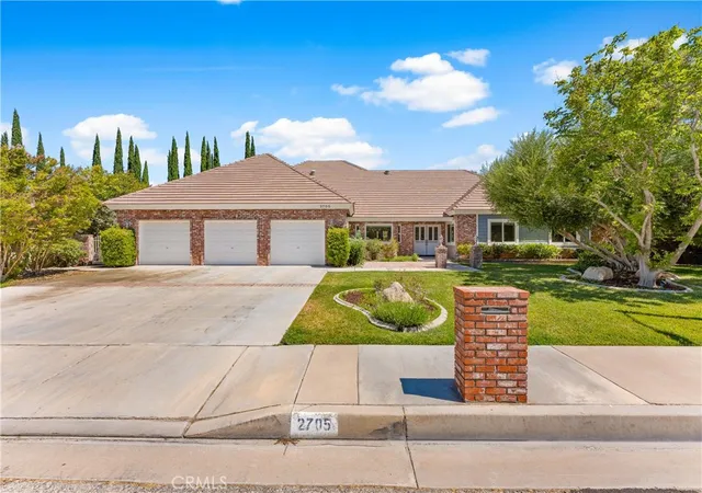 Photo 2 of Sale Pending at 2705 Brentwood Dr, Lancaster, CA 93536 | MLS# SR26152340 | Listing updated on 2026-10-06