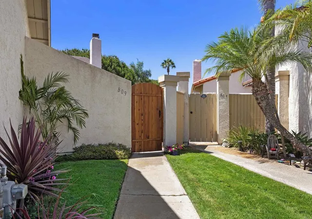 Homes for sale in Carlsbad, CA | 809 Caminito Del Reposo, Carlsbad, CA 92011 | MLS# NDP2606816
