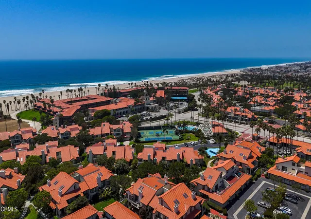 Photo 2 of Condo for sale at 2114 Vina Del Mar, Oxnard, CA 93035 | MLS# V1-37667 | Listing updated on 2026-10-06