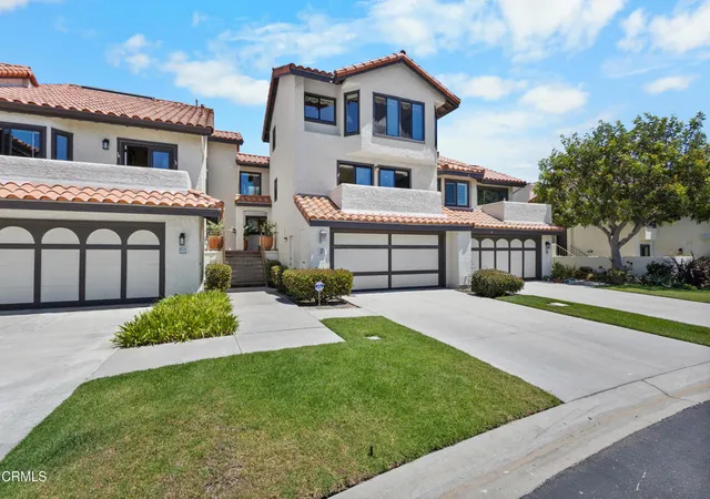 Photo 3 of Condo for sale at 2114 Vina Del Mar, Oxnard, CA 93035 | MLS# V1-37667 | Listing updated on 2026-10-06
