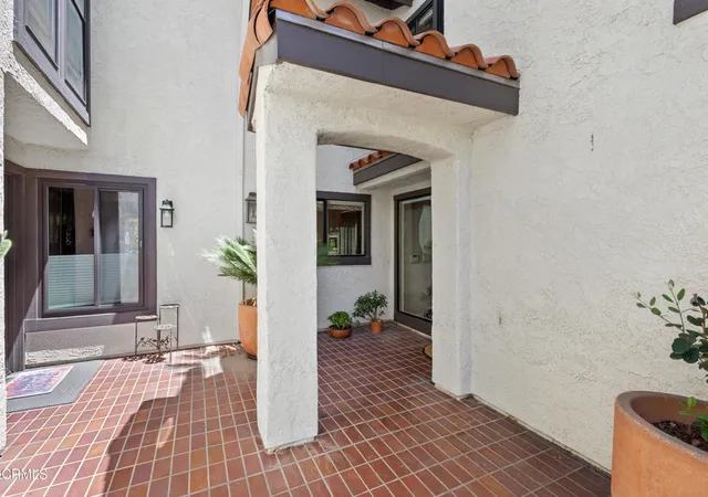 Photo 4 of Condo for sale at 2114 Vina Del Mar, Oxnard, CA 93035 | MLS# V1-37667 | Listing updated on 2026-10-06