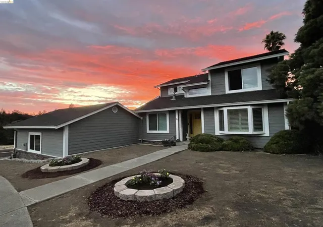 3rd image of 332 Chardonnay Cir, Clayton, CA 94517 | MLS# 41142036