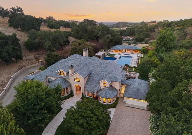 3rd image of 25355 La Loma Dr, Los Altos Hills, CA 94022 | MLS# ML82054633