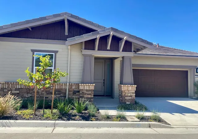 1st image of 2106 White Oak Dr, Hollister, CA 95023 | MLS# ML82054651