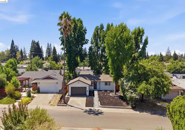Photo 3 of Sale Pending at 9341 Castlemont Cir, Orangevale, CA 95662 | MLS# 41142061 | Listing updated on 2026-10-04
