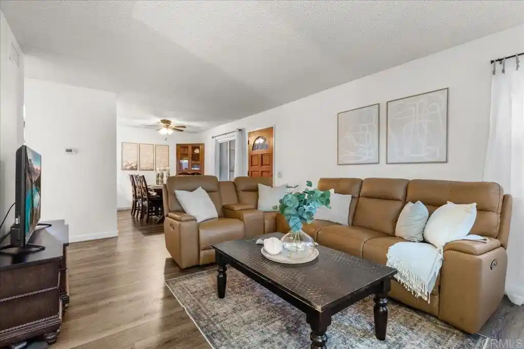 Listing Photo 1 - Condo for sale in 1941 Wellington Ln located at 1941 Wellington Ln, Vista, CA 92081 - Unit 1941 Wellington Ln