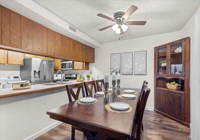 Listing Photo 5 - Condo for sale in building located at 1941 Wellington Ln, Vista, CA 92081 - Unit #1
