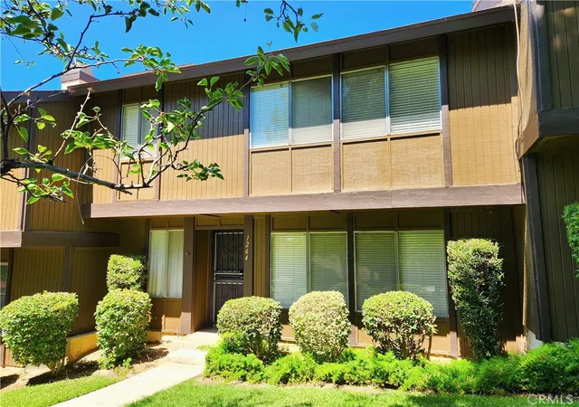 Townhouse for sale at 1264 Tarryglen Ln, San Dimas, CA 91773 | MLS# CV26156364