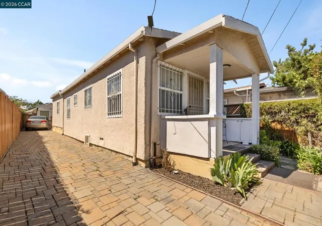 2nd image of 1031 70th Ave, Oakland, CA 94621 | MLS# 41142064