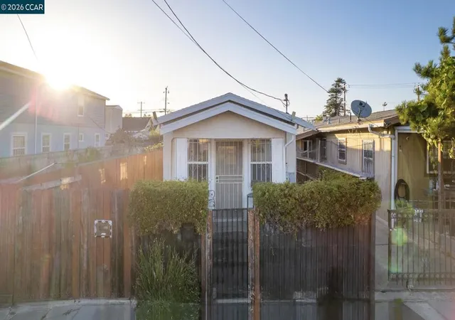 3rd image of 1031 70Th Ave, Oakland, CA 94621 | MLS# 41142064