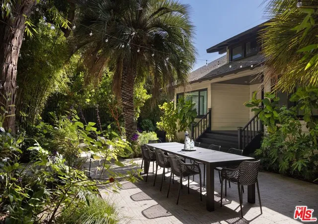 Photo 2 of Single family home for sale at 949 Nowita Pl, Venice, CA 90291 | MLS# 25578529 | Listing updated on 2026-09-30