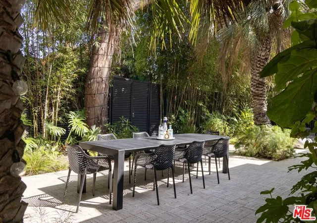 Photo 3 of Single family home for sale at 949 Nowita Pl, Venice, CA 90291 | MLS# 25578529 | Listing updated on 2026-09-30