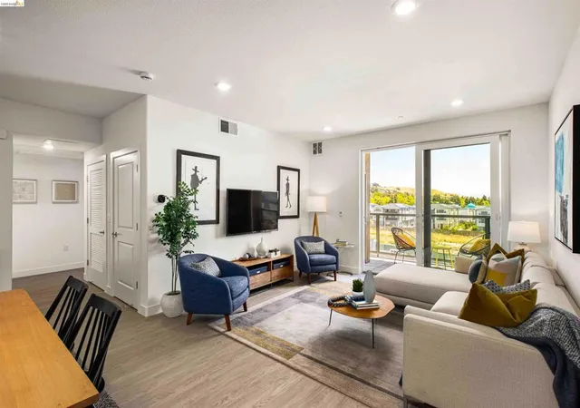Listing Photo 4 - Condo for sale in building located at 500 Somi Ct, Hayward, CA 94544 - Unit #404