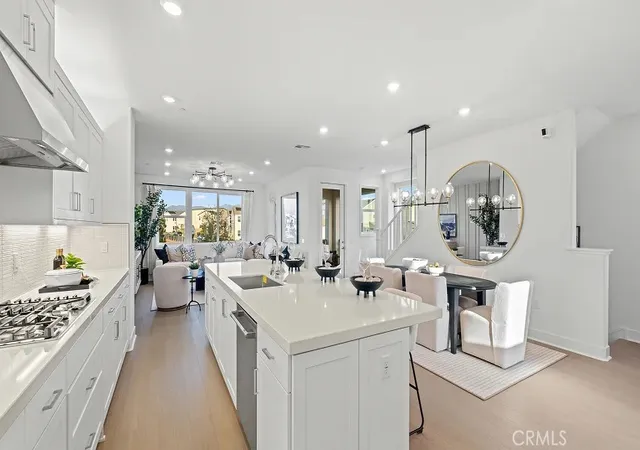 Listing Photo 4 - Condo for sale in building located at 701 Sonia, Irvine, CA 92618