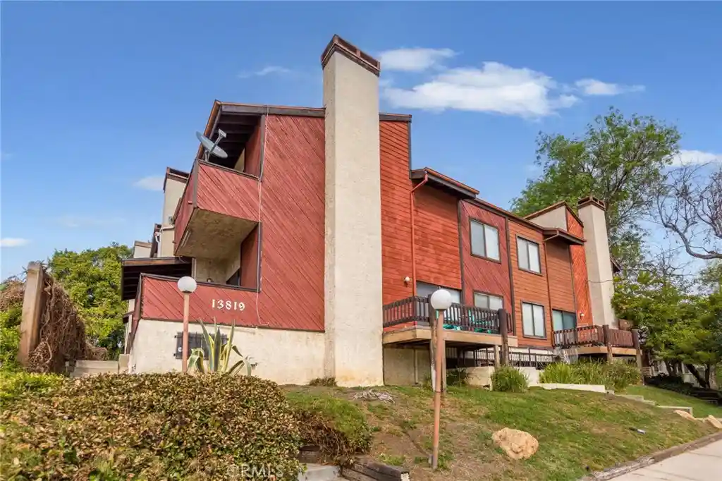 Townhouse for sale at 13819 Burbank Blvd #7, Van Nuys, CA 91401 | MLS# GD26156697