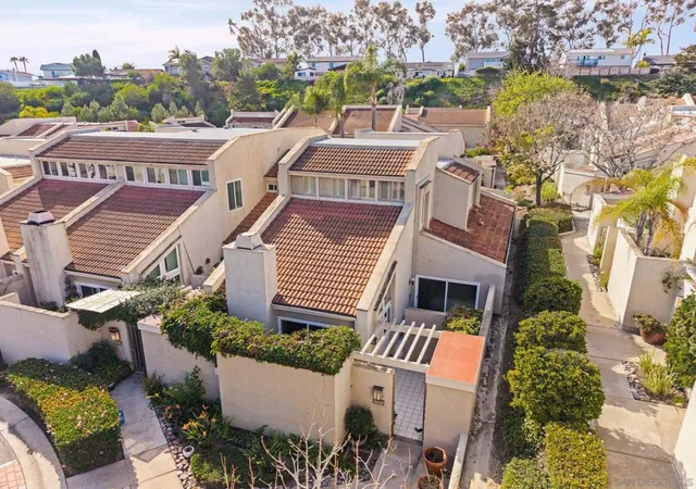 Photo 2 of Townhouse for sale at 6228 Caminito Araya, San Diego, CA 92122 | MLS# 260017622SD | Listing updated on 2026-09-24