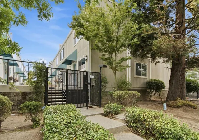 Photo 2 of Townhouse for sale at 165 E Okeefe St #9, Menlo Park, CA 94025 | MLS# ML82054674 | Listing updated on 2026-10-05