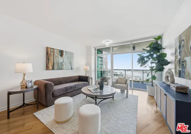 Listing Photo 4 - Condo for sale in building located at 13650 Marina Pointe Dr, Marina Del Rey, CA 90292 - Unit #1603