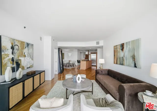 Listing Photo 5 - Condo for sale in building located at 13650 Marina Pointe Dr, Marina Del Rey, CA 90292 - Unit #1603