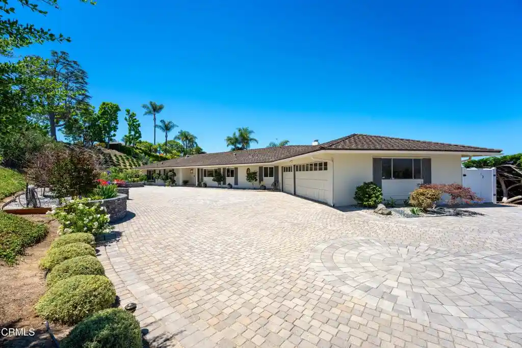 Photo 1 of Sale Pending at 1098 Garrido Ct, Camarillo, CA 93010 | MLS# V1-37682 | Listing updated on 2026-10-19
