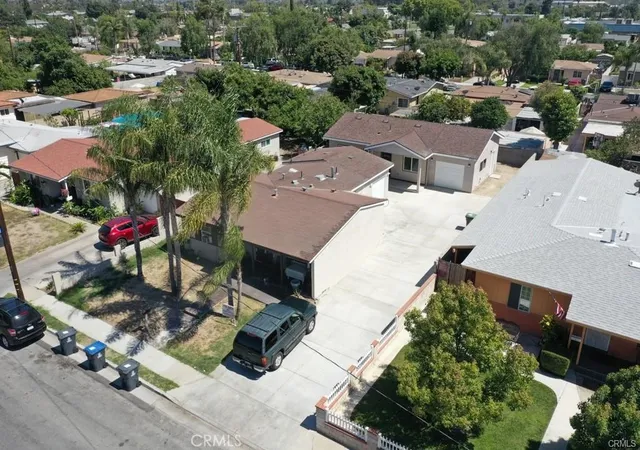 Photo 3 of Single family home for sale at 2302 W La Verne Ave, Santa Ana, CA 92704 | MLS# PW26156924 | Listing updated on 2026-10-11