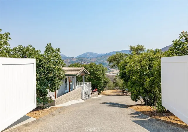 Photo 4 of Single family home for sale at 2125 Puerto Del Mundo, Fallbrook, CA 92028 | MLS# ND26156506 | Listing updated on 2026-09-26