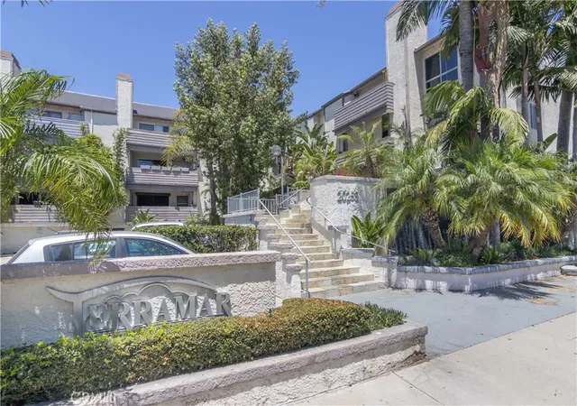 Photo 2 of Condo for sale at 20253 Keswick St #318, Winnetka, CA 91306 | MLS# SR26156835 | Listing updated on 2026-10-09
