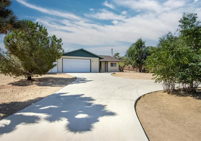 Photo 3 of Single family home for sale at 58391 Carlyle Dr, Yucca Valley, CA 92284 | MLS# 219150457PS | Listing updated on 2026-09-03