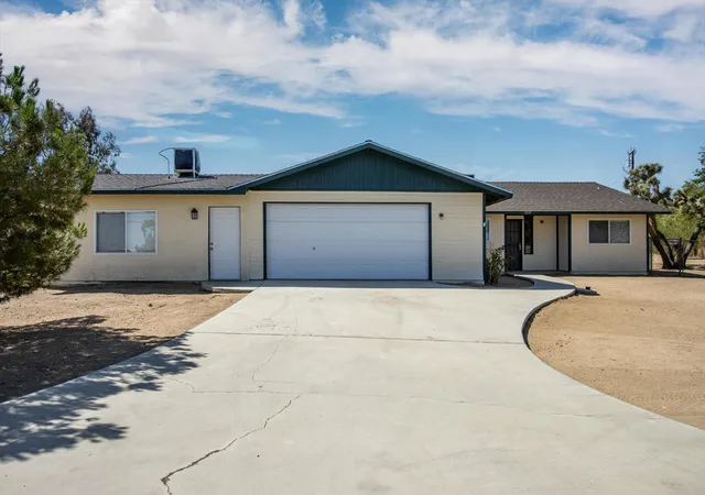 Photo 3 of Single family home for sale at 58391 Carlyle Dr, Yucca Valley, CA 92284 | MLS# 219150457PS | Listing updated on 2026-09-03
