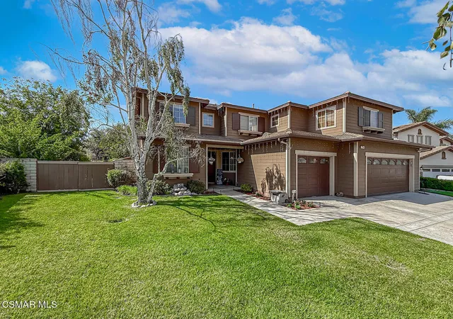 Photo 3 of Single family home for sale at 215 Southcrest Pl, Simi Valley, CA 93065 | MLS# 226003436 | Listing updated on 2026-10-02