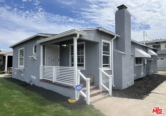 Photo 1 of Sale Pending at 10318 S Manhattan Pl, Los Angeles, CA 90047 | MLS# 26859153 | Listing updated on 2026-09-16
