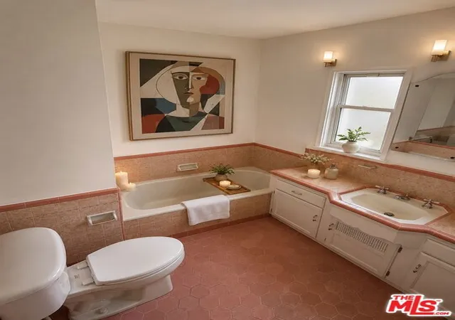 Photo 7 of Sale Pending at 10318 S Manhattan Pl, Los Angeles, CA 90047 | MLS# 26859153 | Listing updated on 2026-09-16