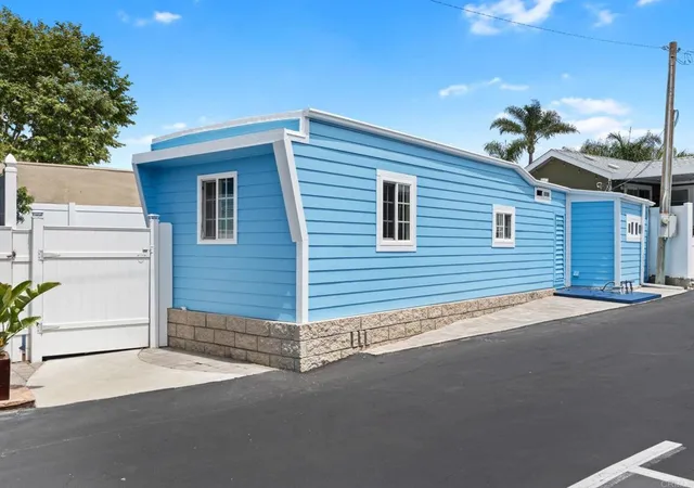 Photo 2 of Manufactured home for sale at 170 Diana St #31, Encinitas, CA 92024 | MLS# NDP2606863 | Listing updated on 2026-10-01