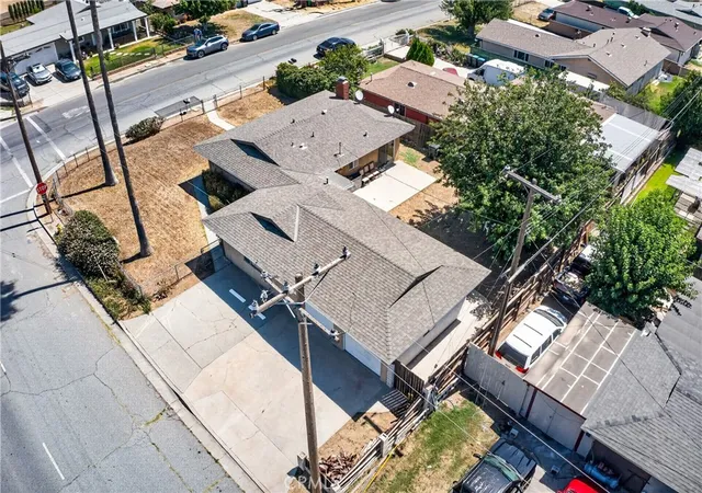 Photo 2 of Single family home for sale at 2174 W Lincoln, Banning, CA 92220 | MLS# IG26156881 | Listing updated on 2026-10-10