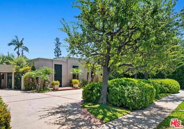 Photo 2 of Single family home for sale at 524 N Canon Dr, Beverly Hills, CA 90210 | MLS# 26861435 | Listing updated on 2026-09-09