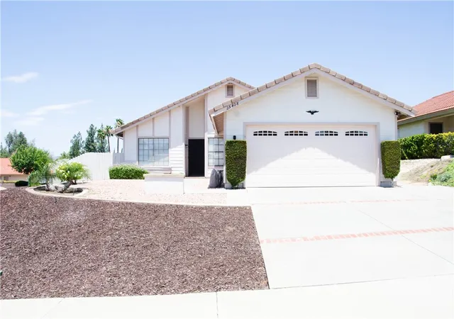 2nd image of 25408 Pistache Ct, Murrieta, CA 92563 | MLS# SW26157483