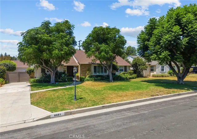 Photo 4 of Single family home for sale at 6951 Chisholm, Van Nuys, CA 91406 | MLS# OC26157565 | Listing updated on 2026-10-06