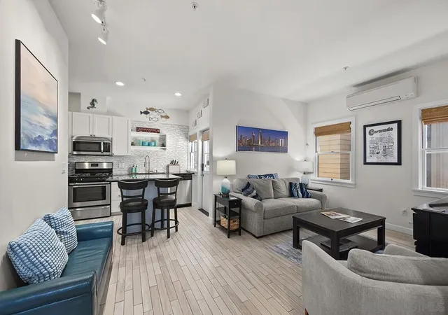 Listing Photo 2 - Condo for sale in building located at 1106 4Th St, Coronado, CA 48176 - Unit #4