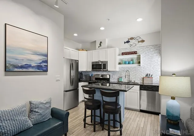 Listing Photo 5 - Condo for sale in building located at 1106 4Th St, Coronado, CA 48176 - Unit #4