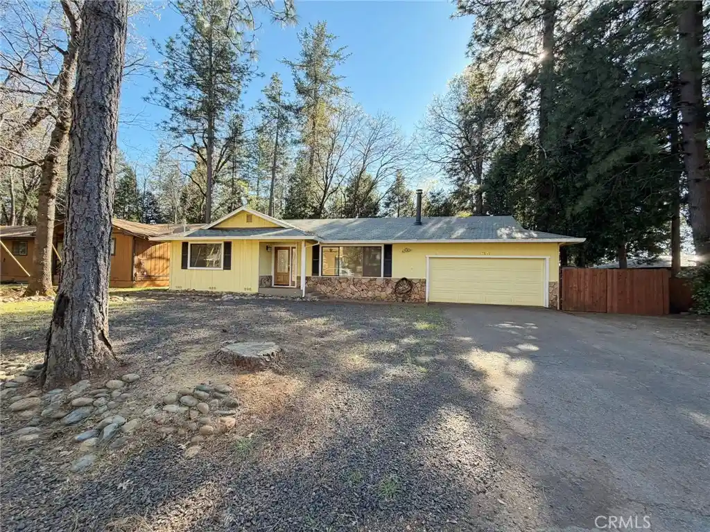 Single family home for sale at 6131 Dana Cir, Magalia, CA 95954 | MLS# SN26059268