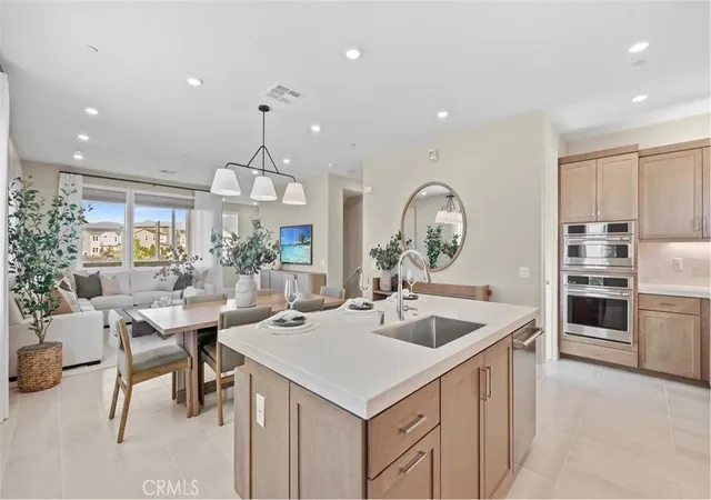 Listing Photo 4 - Condo for sale in building located at 705 Sonia, Irvine, CA 92618