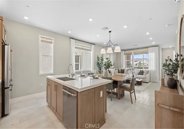 Listing Photo 5 - Condo for sale in building located at 705 Sonia, Irvine, CA 92618