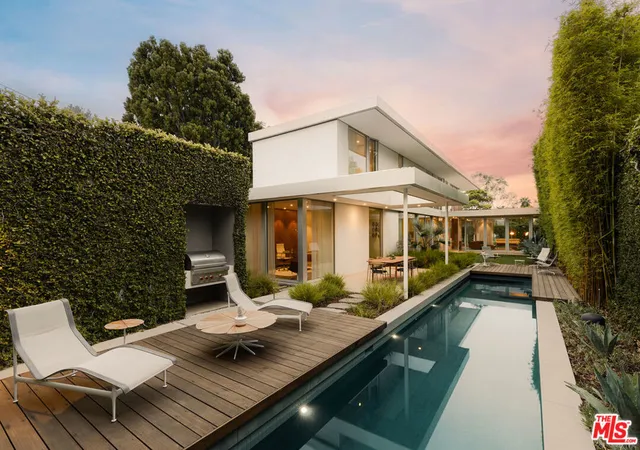Photo 1 of Single family home for sale at 527 7th Street, Santa Monica, CA 90402 | MLS# 26852273 | Listing updated on 2026-09-23
